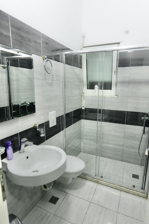 Hotel Vila Dedej Durrës Eksteriør bilde