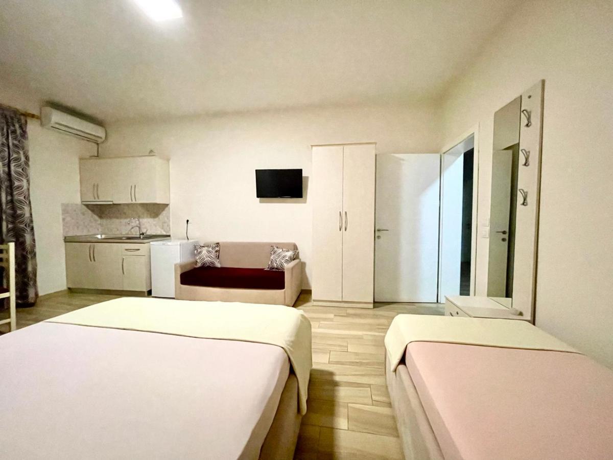Hotel Vila Dedej Durrës Eksteriør bilde
