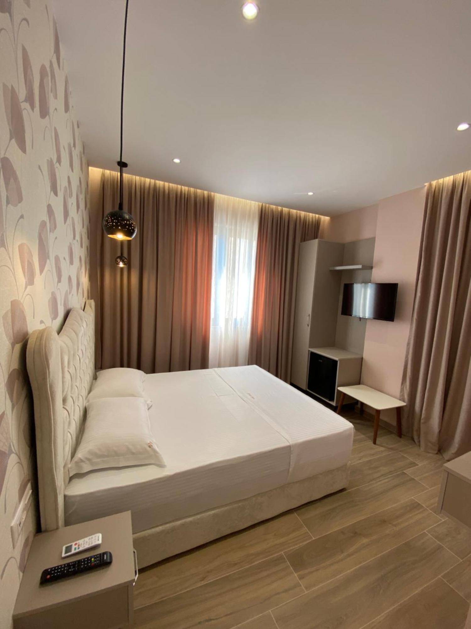 Hotel Vila Dedej Durrës Eksteriør bilde